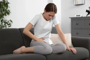 young-girl-having-pain-in-pelvic