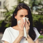 young-women-sneezing