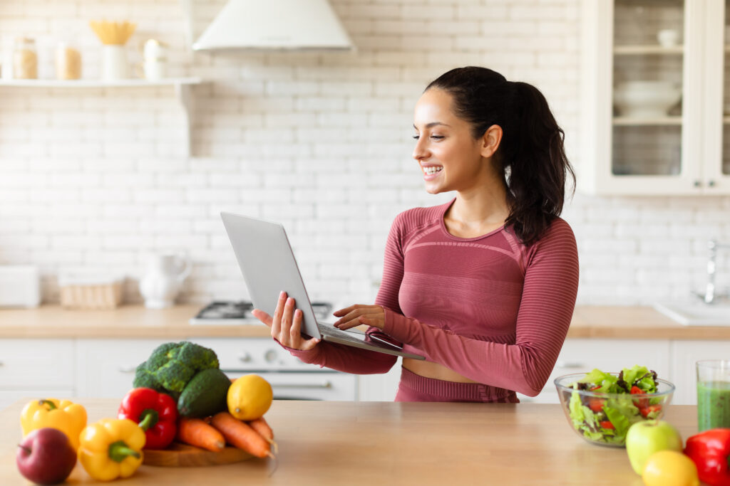 Licensed online nutritionist providing virtual nutrition counseling and personalized diet plans through telehealth